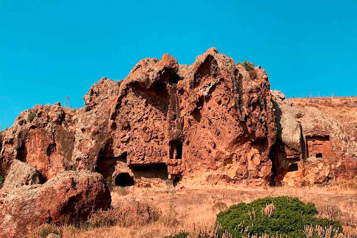Скальные гробницы Ялыкавак