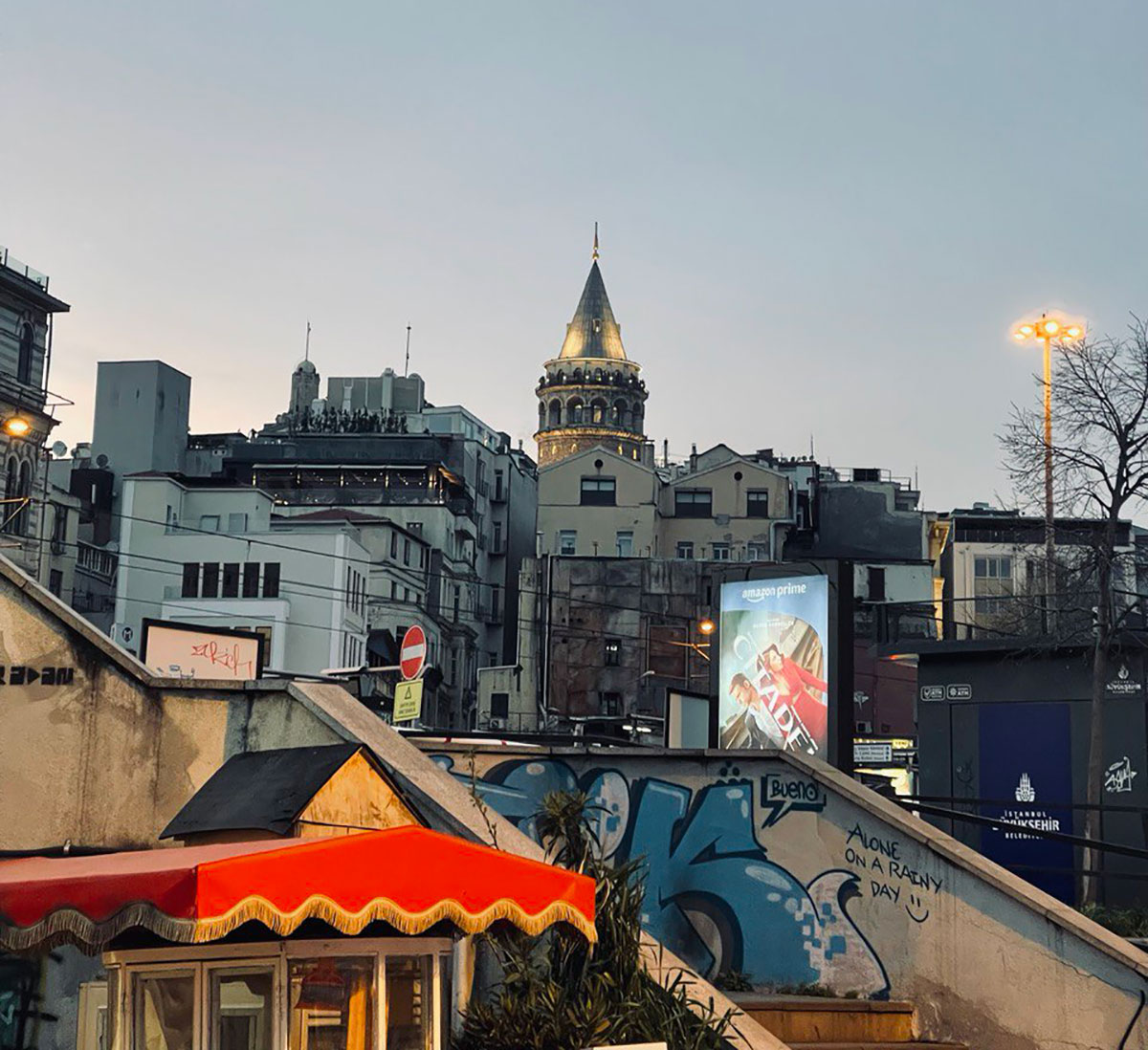 Бейоглу после Заката: Ночная Жизнь, Бары и Развлечения в Стамбуле